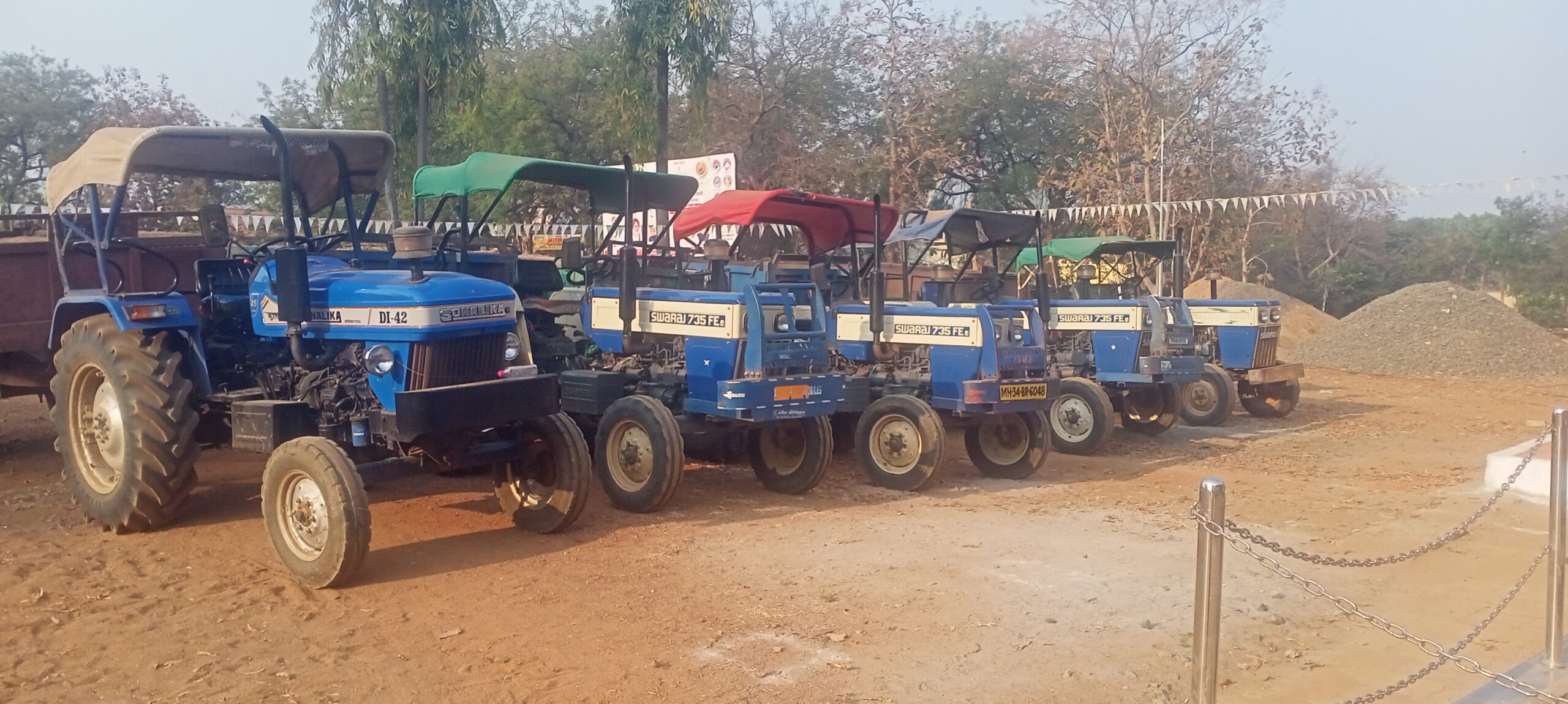 सिंदेवाही मध्ये एकाच रात्री उपविभागीय दंडाधिकारी यांनी पकडले 5 अवैध रेती वाहतूक करणारे ट्रॅक्टर